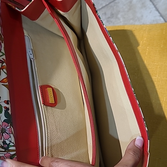 GUCCI*Beautiful* Floral/Red*Very Rare *Vintage Clutch - Picture 6 of 9